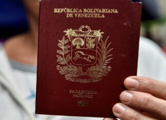¿Cómo retirar su pasaporte venezolano por desvío consular? (+Pasos)