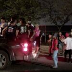 Nueva caravana de migrantes venezolanos y hondureños parte hacia EEUU