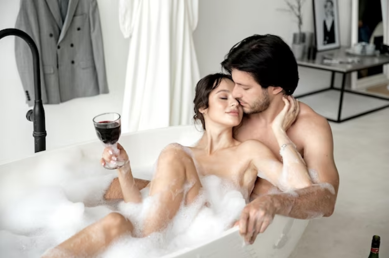 Baño sensual en pareja: despierta los sentidos y la pasión