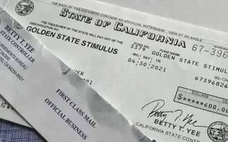 Arrancó la entrega de cheques de estímulo por 1.200 dólares en California