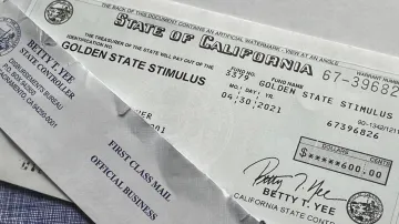 Arrancó la entrega de cheques de estímulo por 1.200 dólares en California
