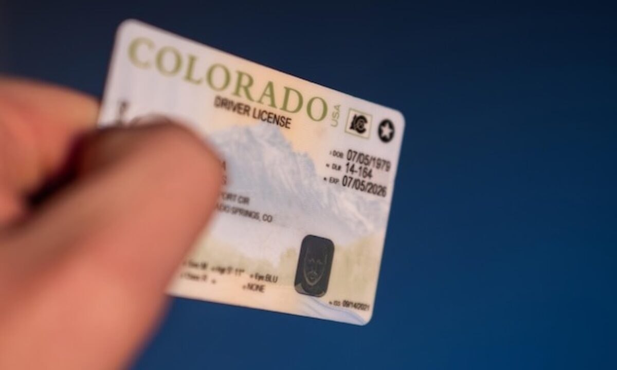 Con solo tu cédula puedes tramitar la licencia conducir en Colorado
