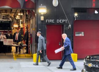 Donald Trump sorprende con pizzas a bomberos de Nueva York (+Video)