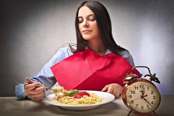 ¿Es cierto que comer despacio evita la indigestión?