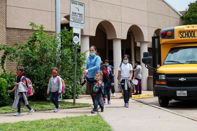EEUU | Distrito escolar de Texas reacciona ante propuesta para preguntar a niños sobre su estatus migratorio