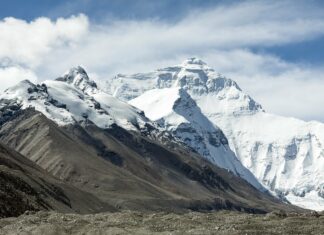 Nepal| Piden limitar permisos de escalada al Everest