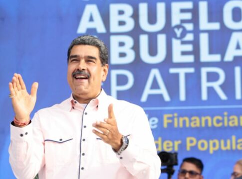 Maduro promulgó ley para la conexión aérea directa con China