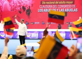 Maduro promete llevar a los adultos mayores a Los Roques