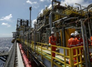 Reuters: Pdvsa prevé producir 1,23 millones de barriles por día