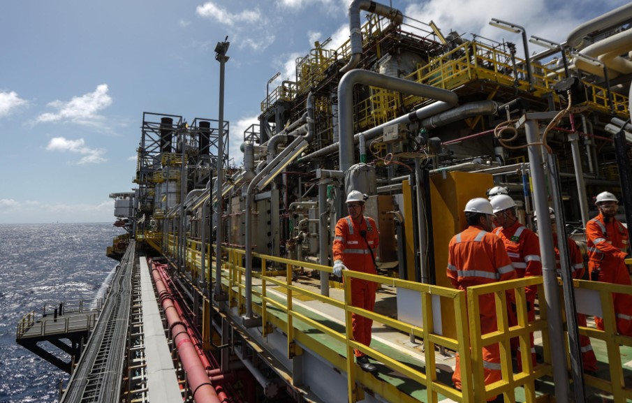 Reuters: Pdvsa prevé producir 1,23 millones de barriles por día