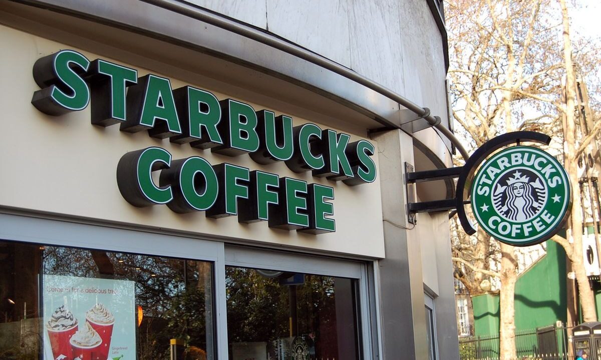 EEUU: Starbucks ofrece empleo en California por $22 la hora (+Requisitos)