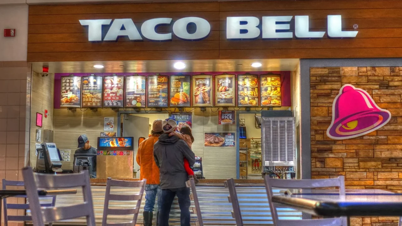 La cadena de comida rápida mexicana que ayuda a inmigrantes a obtener la Green Card (+Detalles)