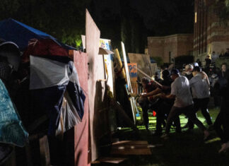 Enfrentamiento entre manifestantes en campamento propalestino de UCLA (+VIDEO)