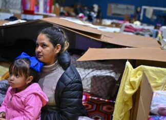 Familias venezolanas enfrentan ahora las inundaciones en Brasil