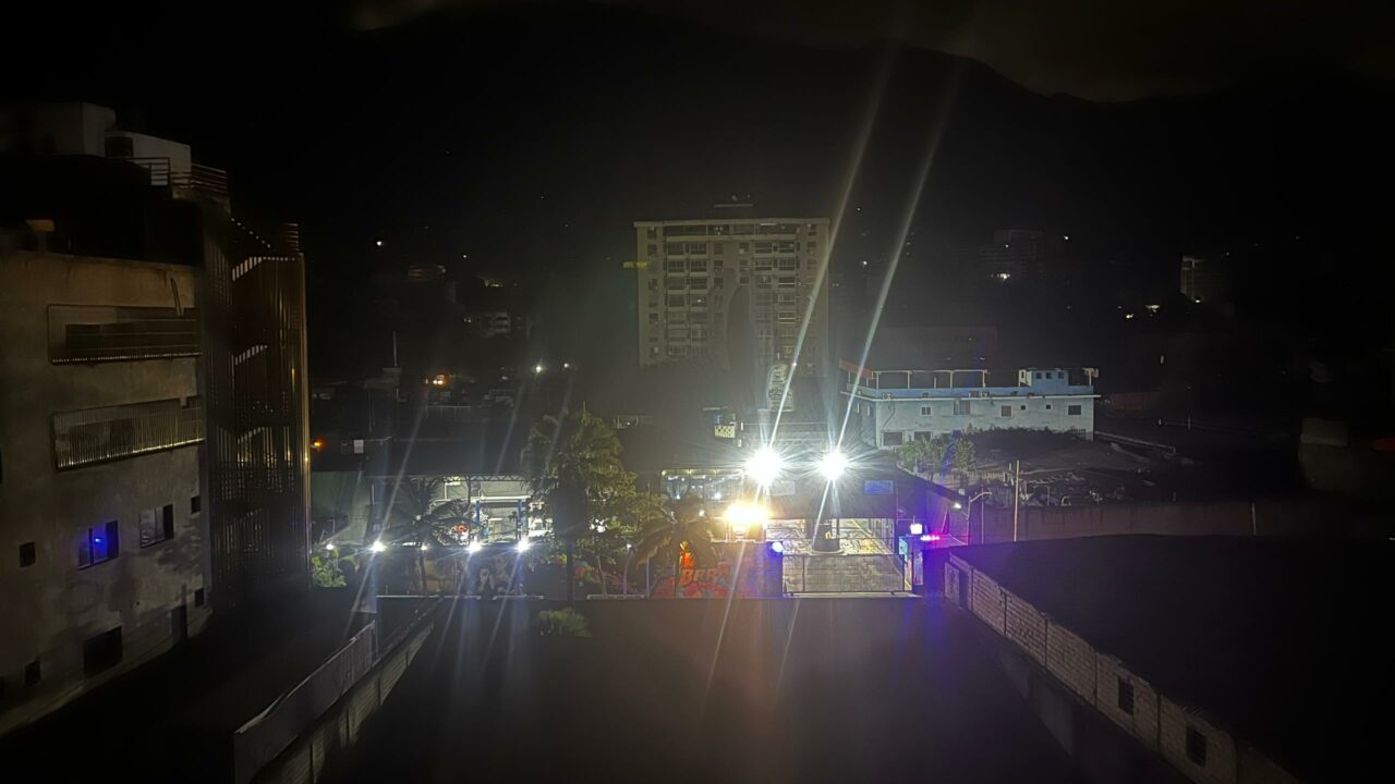 Usuarios reportan varias horas sin luz en La Guaira este #22May