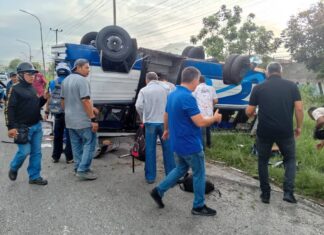Autobús volcó en autopista de Valencia este #7May: Hay varios heridos