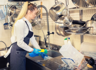 EEUU | El interesante salario de los inmigrantes que trabajan en el oficio de lavaplatos