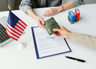 EEUU | La visa que podría otorgar la residencia permanente si tienes un posgrado (+Detalles)