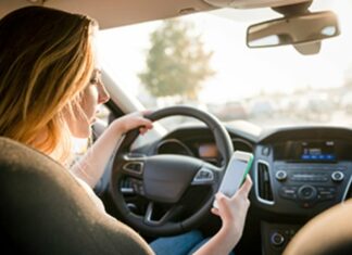 EEUU | Estas son las sanciones para conductores que usan el celular al volante (+Detalles)