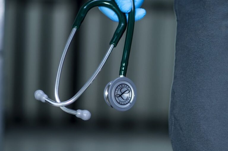 Florida: Nueva ley permite a los médicos extranjeros obtener licencia