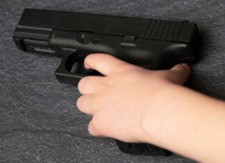 Niño se disparó accidentalmente con el arma de su madre en Florida