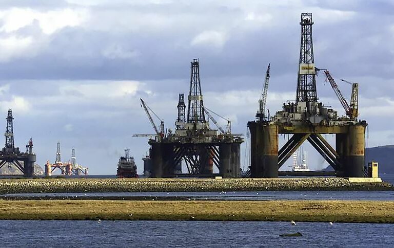 EEUU autoriza a petrolera francesa continuar con operaciones en Venezuela (+Fecha tope)