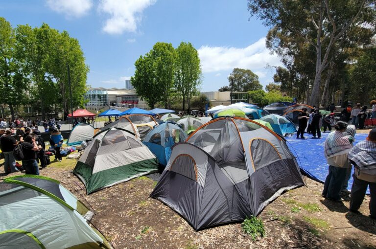Establecen campamento propalestino en Universidad de California en San Diego