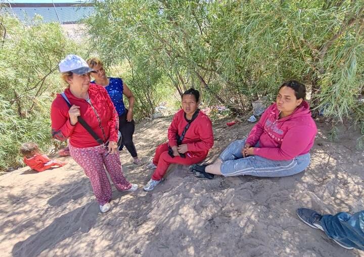 EEUU | Una venezolana y su familia llevan ocho días a orillas del río Bravo (+Historia)