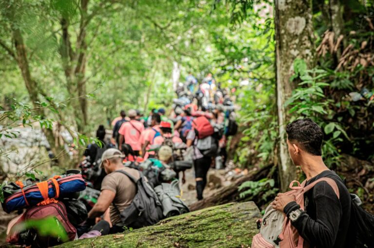 Rescatan a venezolano con las piernas fracturadas en selva del Darién (+VIDEO)