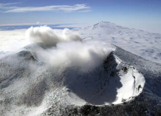 Volcán de la Antártida emite polvo de oro en sus erupciones
