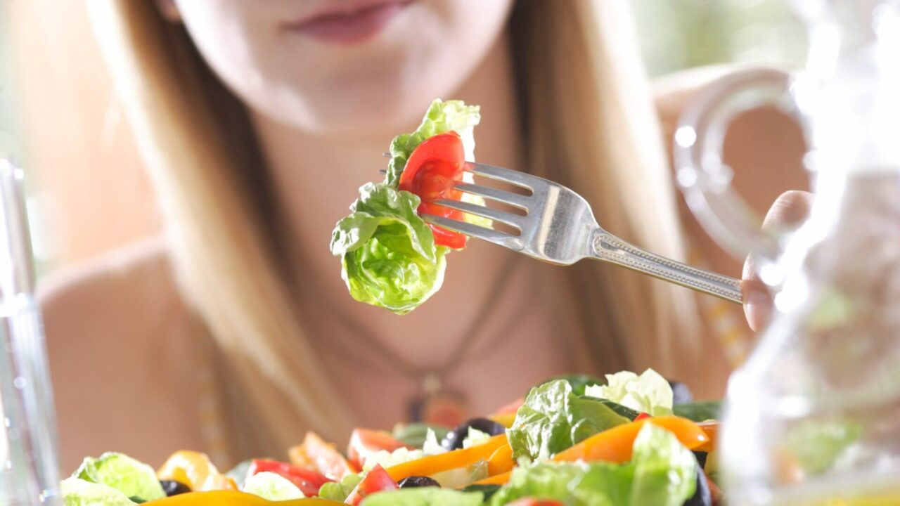 10 alimentos que ayudan a combatir el hígado graso