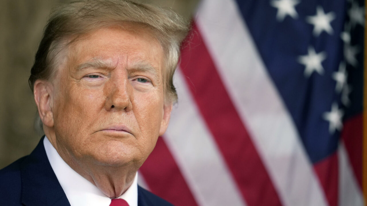 Trump lanza ataque publicitario contra Kamala Harris (+Detalles)