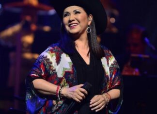 Revelan que Ana Gabriel se casó en secreto con una mujer 