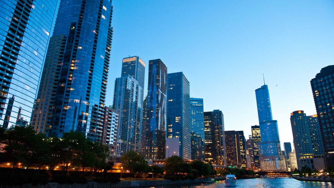 Este suburbio de Chicago es nombrado la ciudad más segura y barata de EEUU
