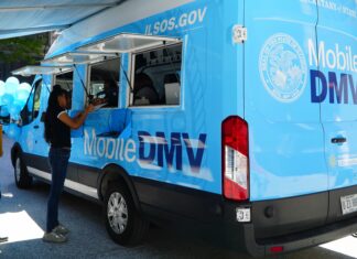 Illinois| Hasta el #18Ago tramitarán sin cita licencias y Real ID en este DMV sobre ruedas