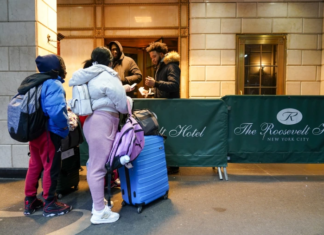 Conozca los servicios que ofrece famoso hotel de Nueva York a los migrantes