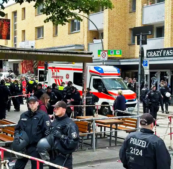 Hombre que causó pánico con una hacha y molotov murió baleado en Hamburgo