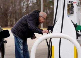 Illinois | Lo que debe saber sobre el nuevo incremento en el precio de la gasolina