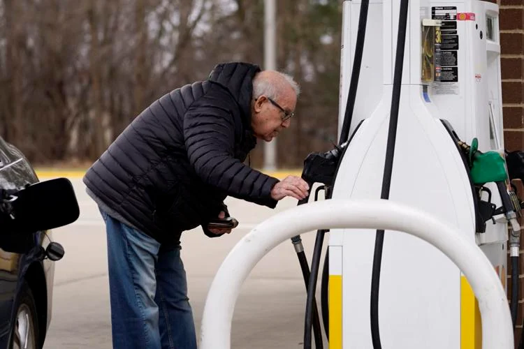 Illinois | Lo que debe saber sobre el nuevo incremento en el precio de la gasolina