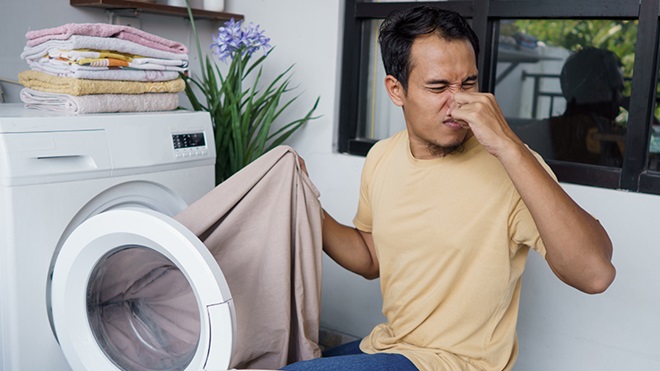 ¿La ropa huele mal al salir de la lavadora? Entérate por qué y cómo evitarlo
