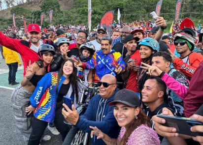 Maduro: Estacionamiento del Poliedro será una pista especial de motopiruetas