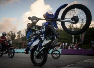Maduro insta a “no estigmatizar a los muchachos que practican motopiruetas”