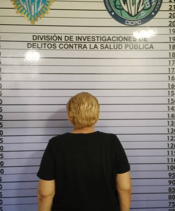 Mujer detenida tras hacerse pasar por neurólogo en Caracas