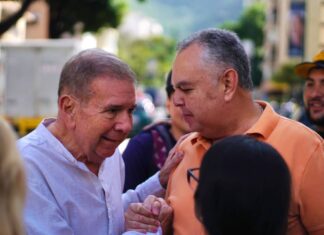 Edmundo González se reunió con comerciantes de un mercado en Chacao