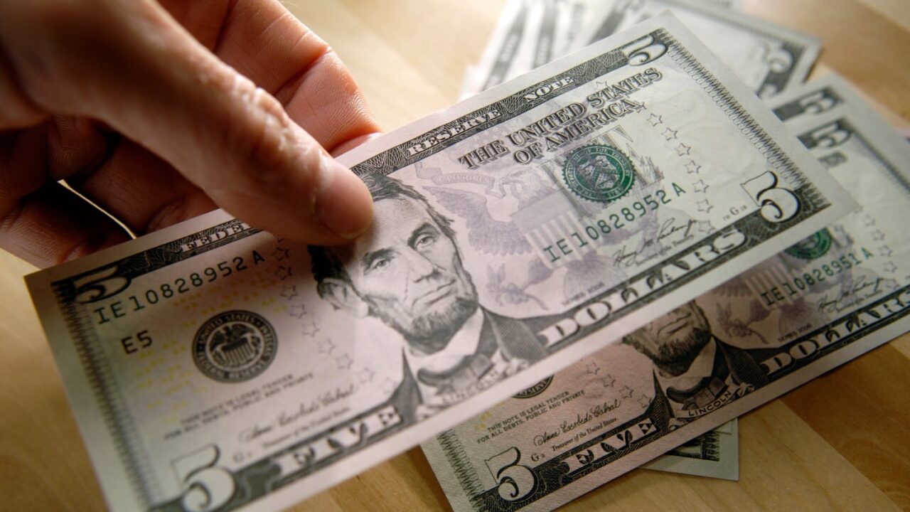 EEUU: El billete de cinco dólares valorado en $2.000 en el mercado de subastas (+ Detalles)