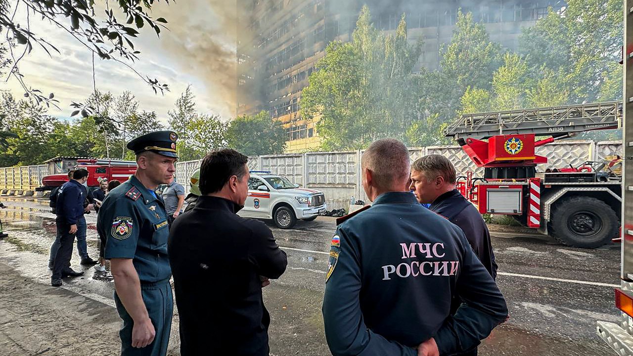 Rusia | Mueren varias personas tras saltar de edificio en llamas (Imágenes sensibles)