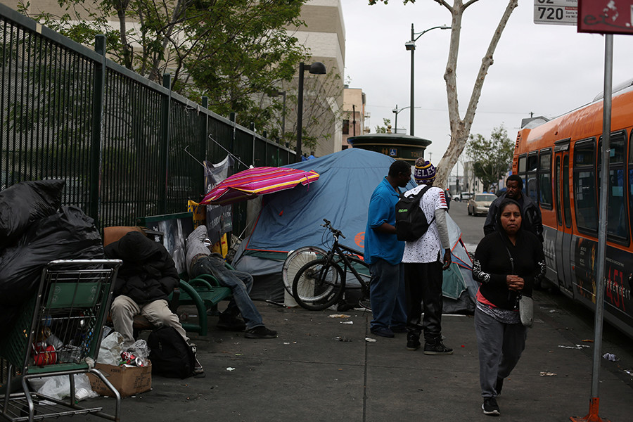 California emite orden ejecutiva para retirar campamentos de indigentes