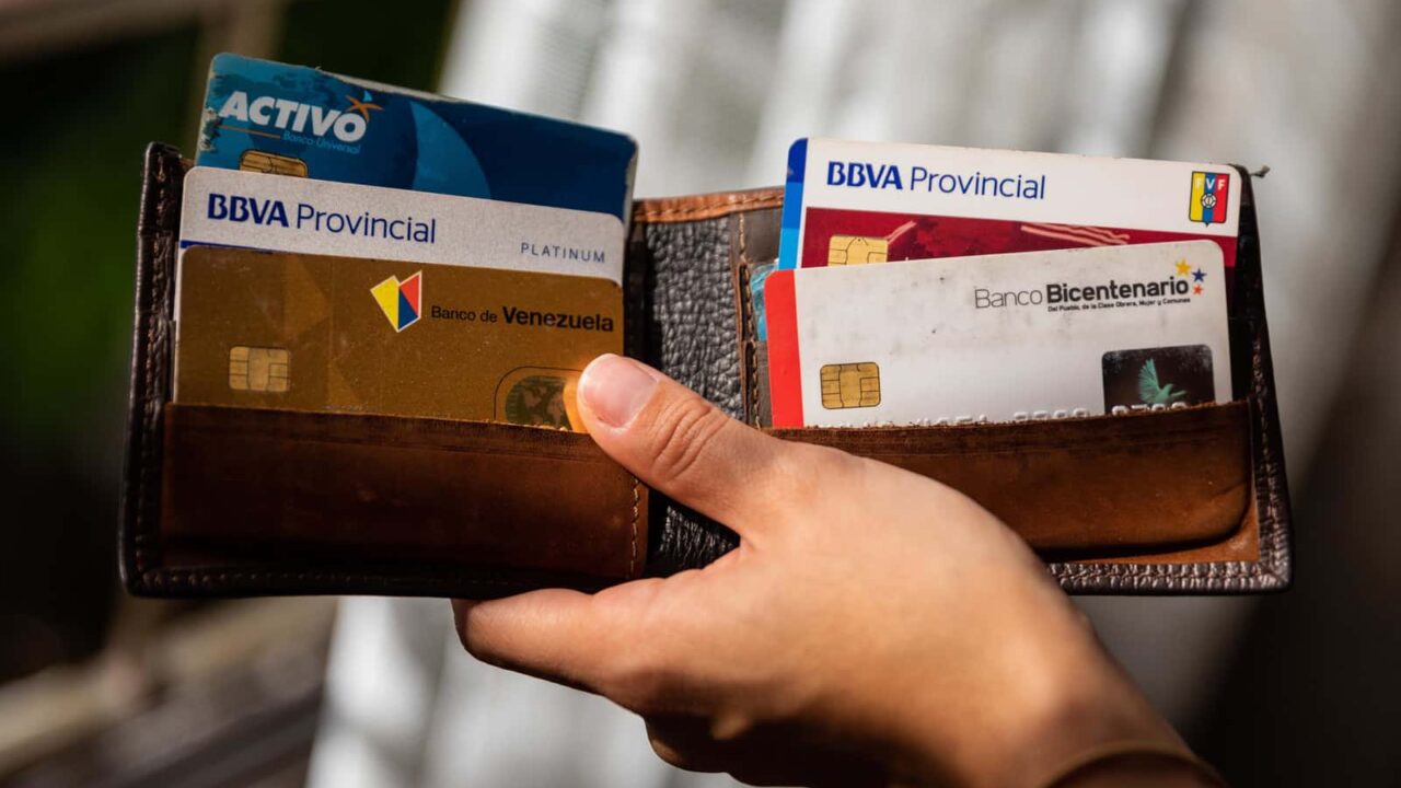 Bancos en Venezuela resuelven deterioro del chip de la tarjeta de débito con estas medidas