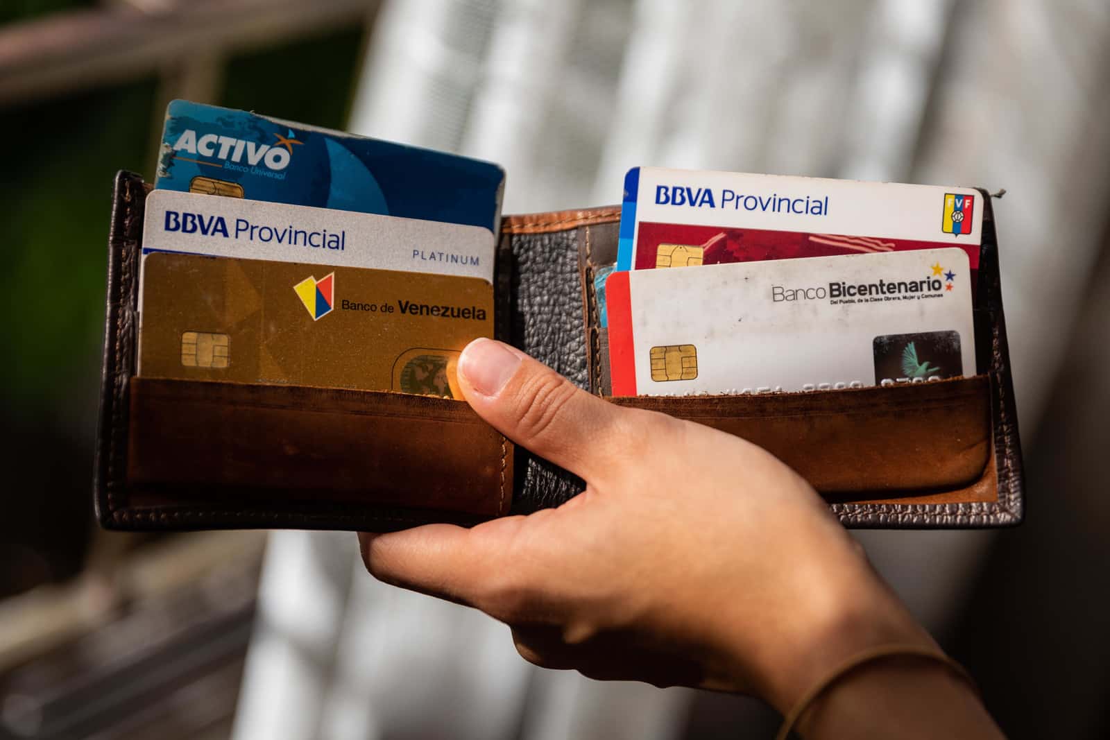 Bancos en Venezuela resuelven deterioro del chip de la tarjeta de débito con estas medidas