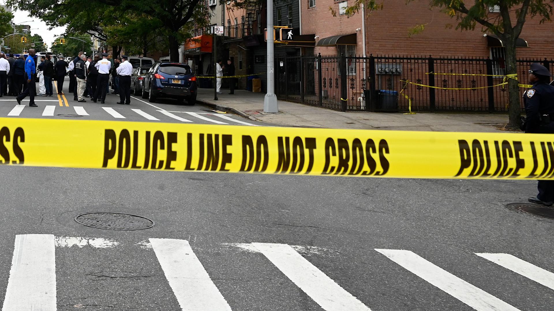 Vehículo choca contra salón de uñas en Nueva York y deja cuatro muertos y varios heridos
